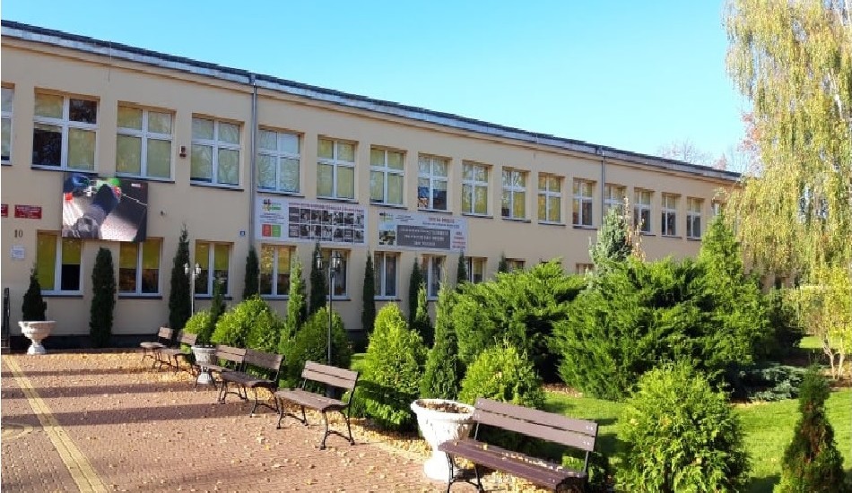 Szkoły CKZIU w budynkach     przy ul . Norwida 10